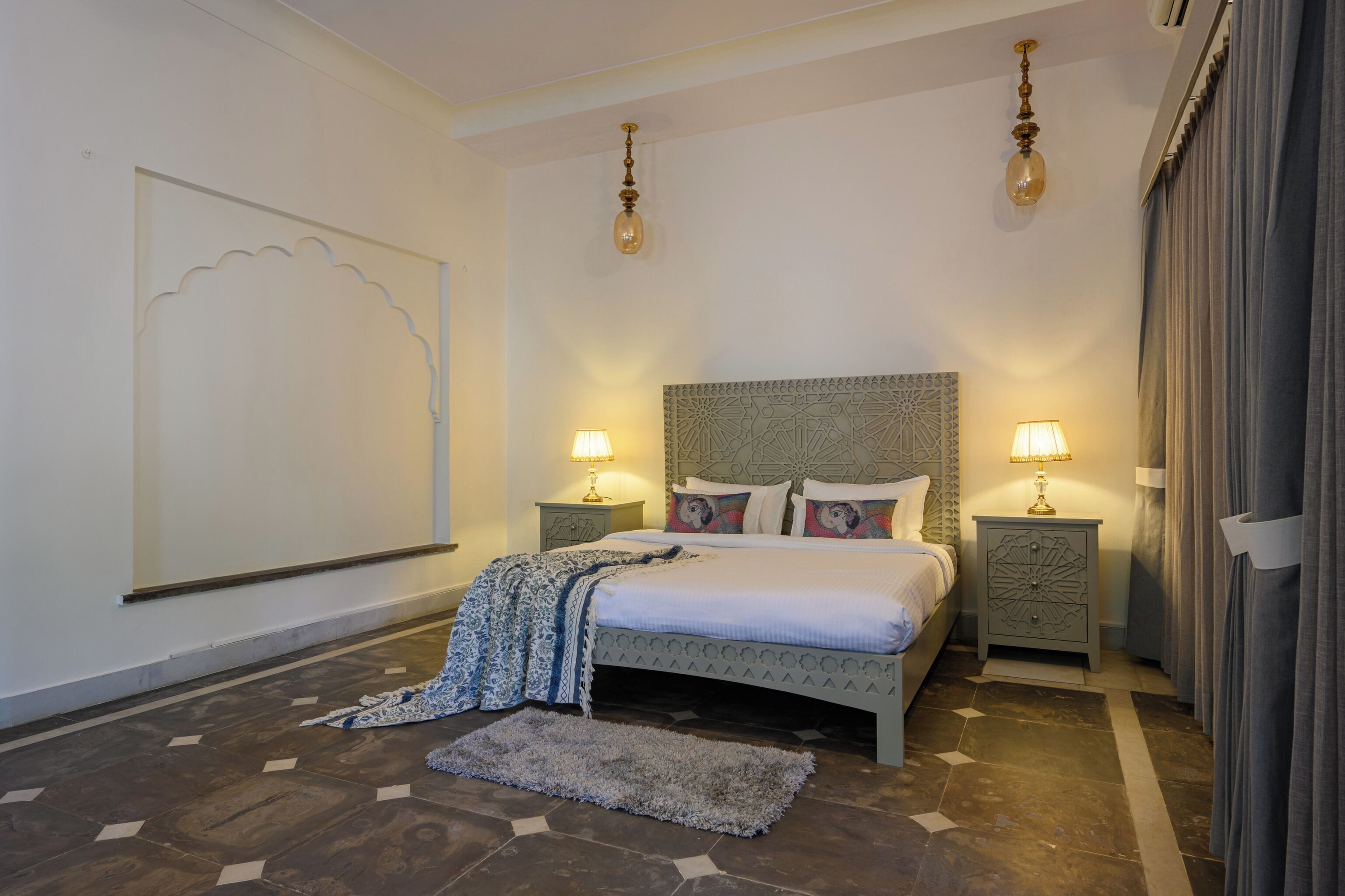 Verduisterende gordijnen, een strijkplank/strijkijzer, gratis wifi