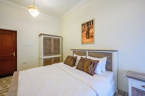 Standard Double Room, Patio, Pool View | Blackout drapes, iron/ironing board, free WiFi
