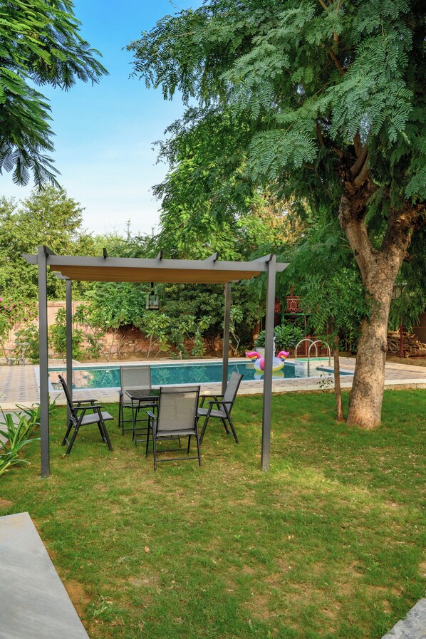 المنشأة من الخارج