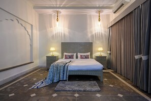 Suite de lujo, vista a la alberca | Cortinas blackout, tabla de planchar con plancha y wifi gratis 