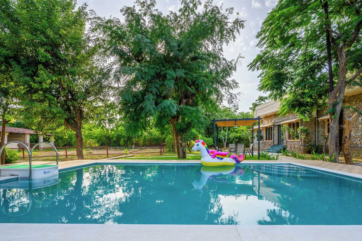 Blackout curtains, iron/ironing board, free WiFi