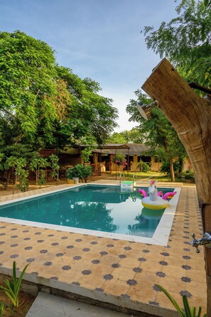 المنشأة من الخارج