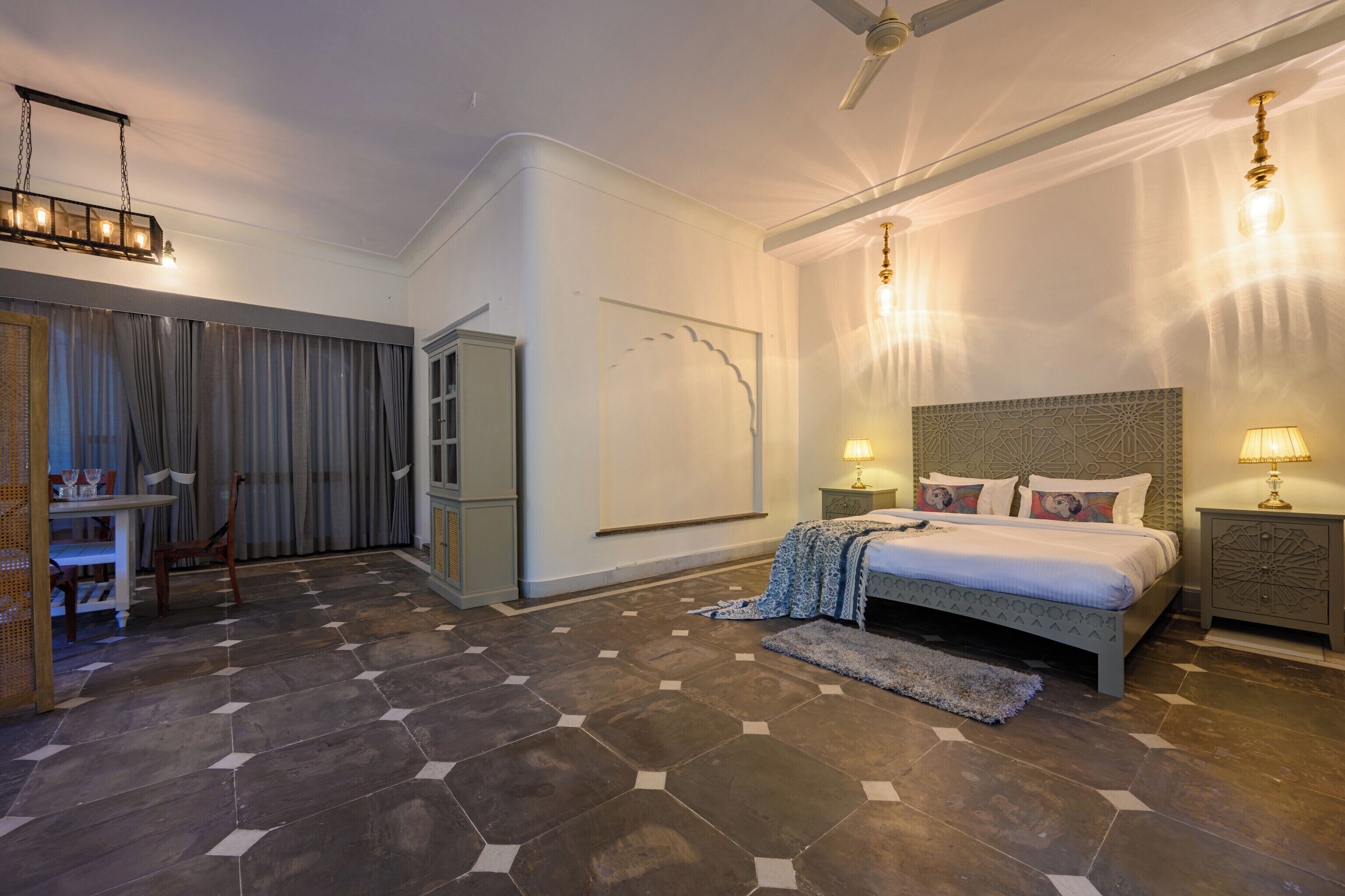 Luxury Suite, Pool View | Langsir/tirai gelap terus, seterika/papan seterika, Wi-fi percuma 