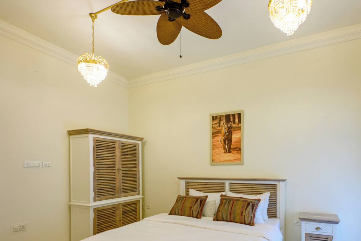 Luxury Suite, Pool View | Blackout drapes, iron/ironing board, free WiFi