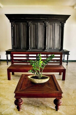 Villa, 3 Bedrooms, Smoking, Private Pool | Living room | Books