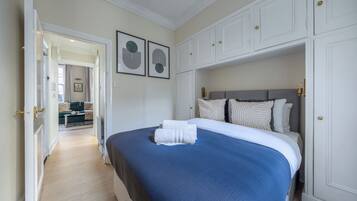 LÀgenhet City - 1 dubbelsÀng med bÀddsoffa - icke-rökare | StrykjÀrn/strykbrÀda, barnsÀngar, gratis wi-fi och sÀngklÀder