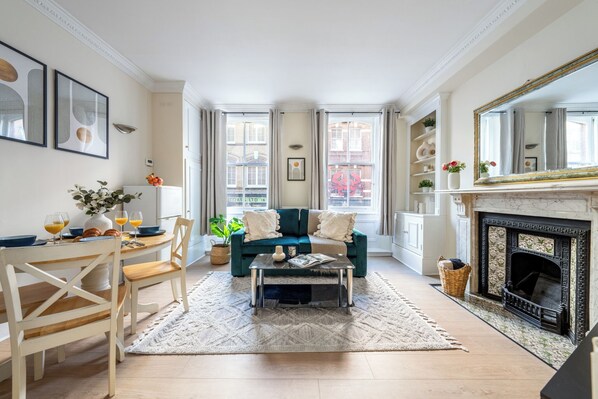 Apartamento City, 1 cama doble con sofá cama, no fumadores | Zona de estar | Smart TV de 40 pulgadas con canales por satélite