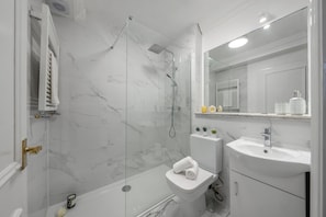 City Apartment, 1 Double Bed with Sofa bed, Non Smoking | Bathroom