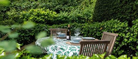 屋外ダイニングエリア