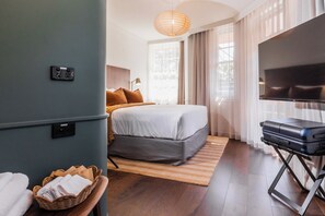 Minibar, coffres-forts dans les chambres, fer et planche à repasser