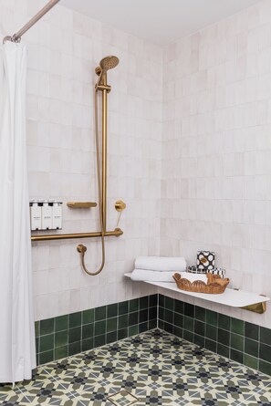 Kurrajong Superior Queen Accessible with Free Wifi | Bathroom - Kurrajong Hotel Sydney (Erskineville)