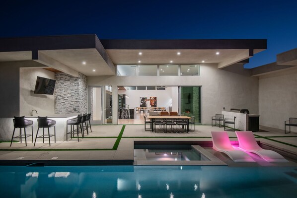 Et oppvarmet basseng