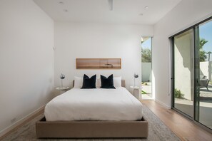 6 bedrooms, desk, free WiFi, bed sheets