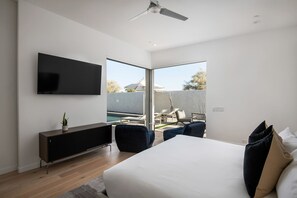 6 bedrooms, desk, free WiFi, bed sheets
