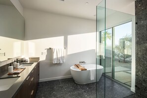 Shower, hair dryer, towels - Neon @ Elemento49 - Pool & Spa - Sleeps 16 (Indio)