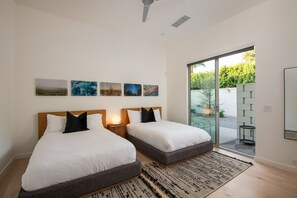 6 soverom, skrivebord, wi-fi (inkludert) og sengetøy