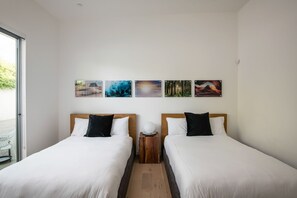 6 bedrooms, desk, free WiFi, bed sheets