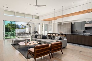 Smart-TV, Kamin, Computerbildschirme