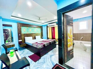 Premium bedding, desk, laptop workspace, free WiFi