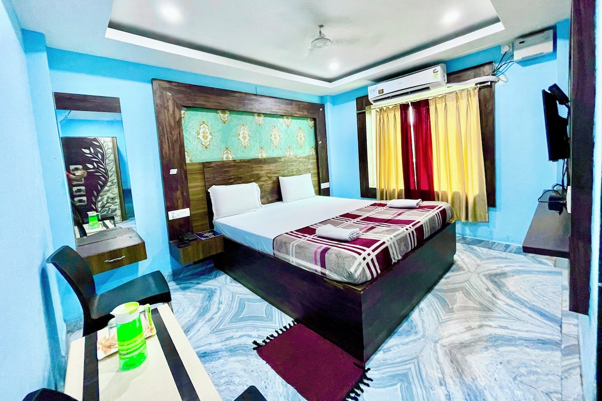 Deluxe Double Room | Premium bedding, desk, laptop workspace, soundproofing