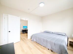 1 habitación, tabla de planchar con plancha, internet y ropa de cama 