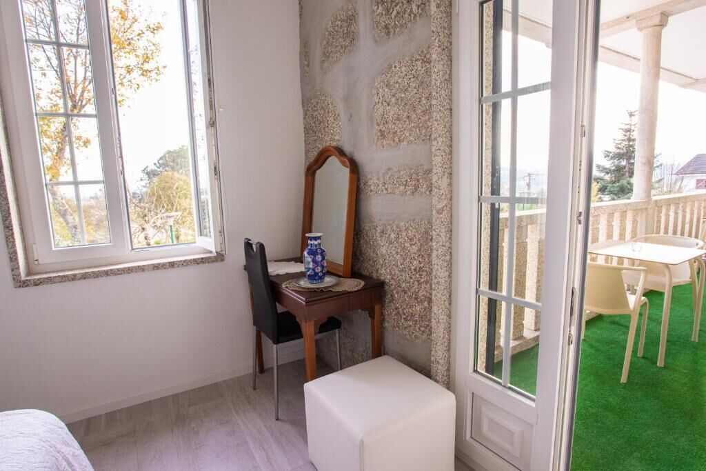 Deluxe Suite, Balcony, Garden View | Interior