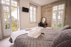 Deluxe Suite, Balcony, Garden View