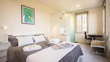 Deluxe Suite, Balcony, Garden View | Free WiFi