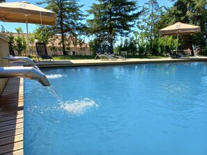 Seasonal outdoor pool, pool umbrellas, pool loungers - Fonte Velha (Penafiel)