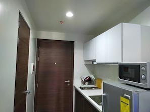 Microwave, stovetop - Makati Staycation | Air Residences (Makati)
