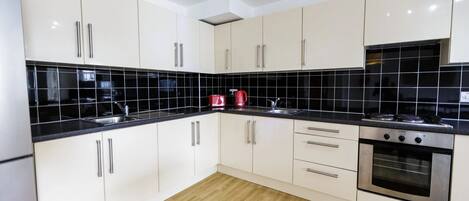 Single Room, Non Smoking | Shared kitchen