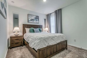 4 bedrooms, desk, iron/ironing board, travel cot - Spacious 4BR Family Home in New Braunfels (New Braunfels)