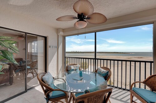 Carlos Pointe 522 2B/2B Beachfront Condo Heated Pool!