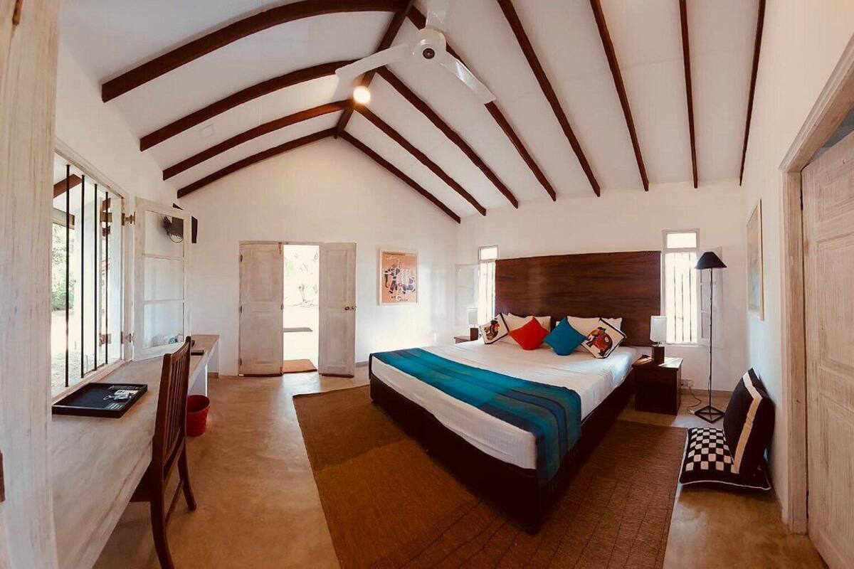 Dobbeltrom – deluxe, terrasse, hageutsikt | Sengetøy av topp kvalitet, individuelt innredet og sengetøy