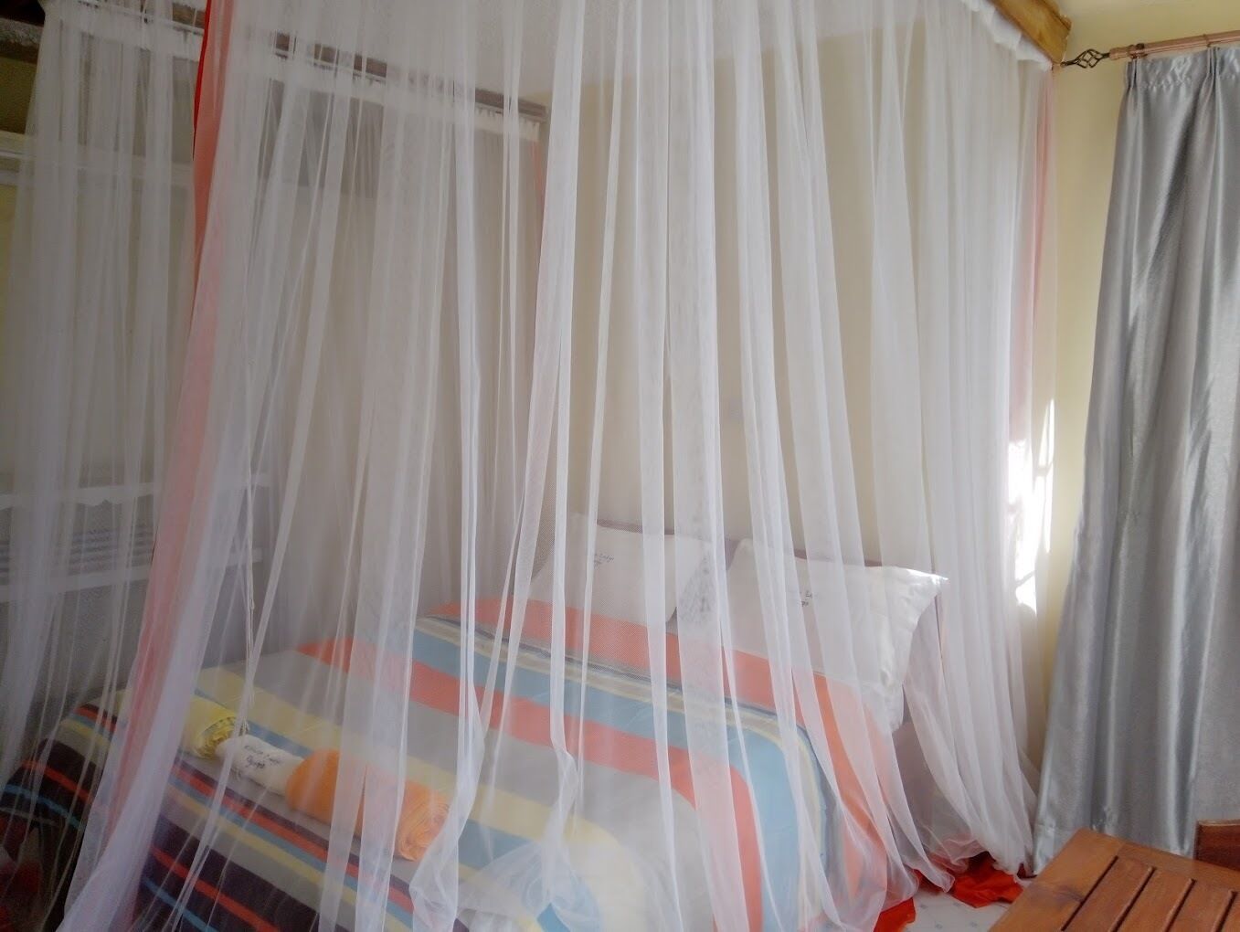 Free WiFi, bed sheets