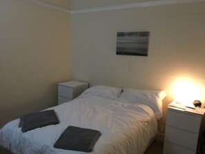 4 chambres, fer et planche à repasser, accès au Wi-Fi (inclus)