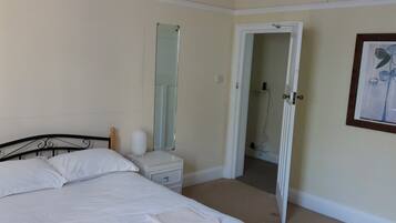 4 Schlafzimmer, Bügeleisen/Bügelbrett, kostenloses WLAN, Bettwäsche