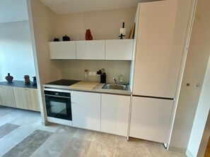 Ovn, kokeplater og kaffetrakter/tekoker