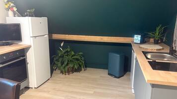 Geladeira, micro-ondas, fogão, lava-louças