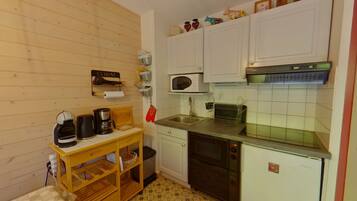 Microwave, oven, stovetop, coffee/tea maker