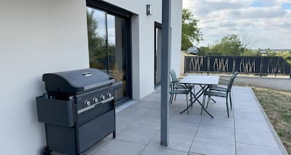 Peaceful retreat in Bressolles countryside, pets welcome