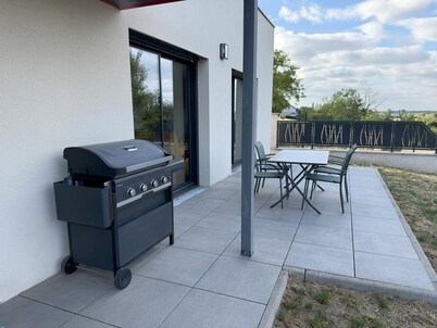 Peaceful retreat in Bressolles countryside, pets welcome