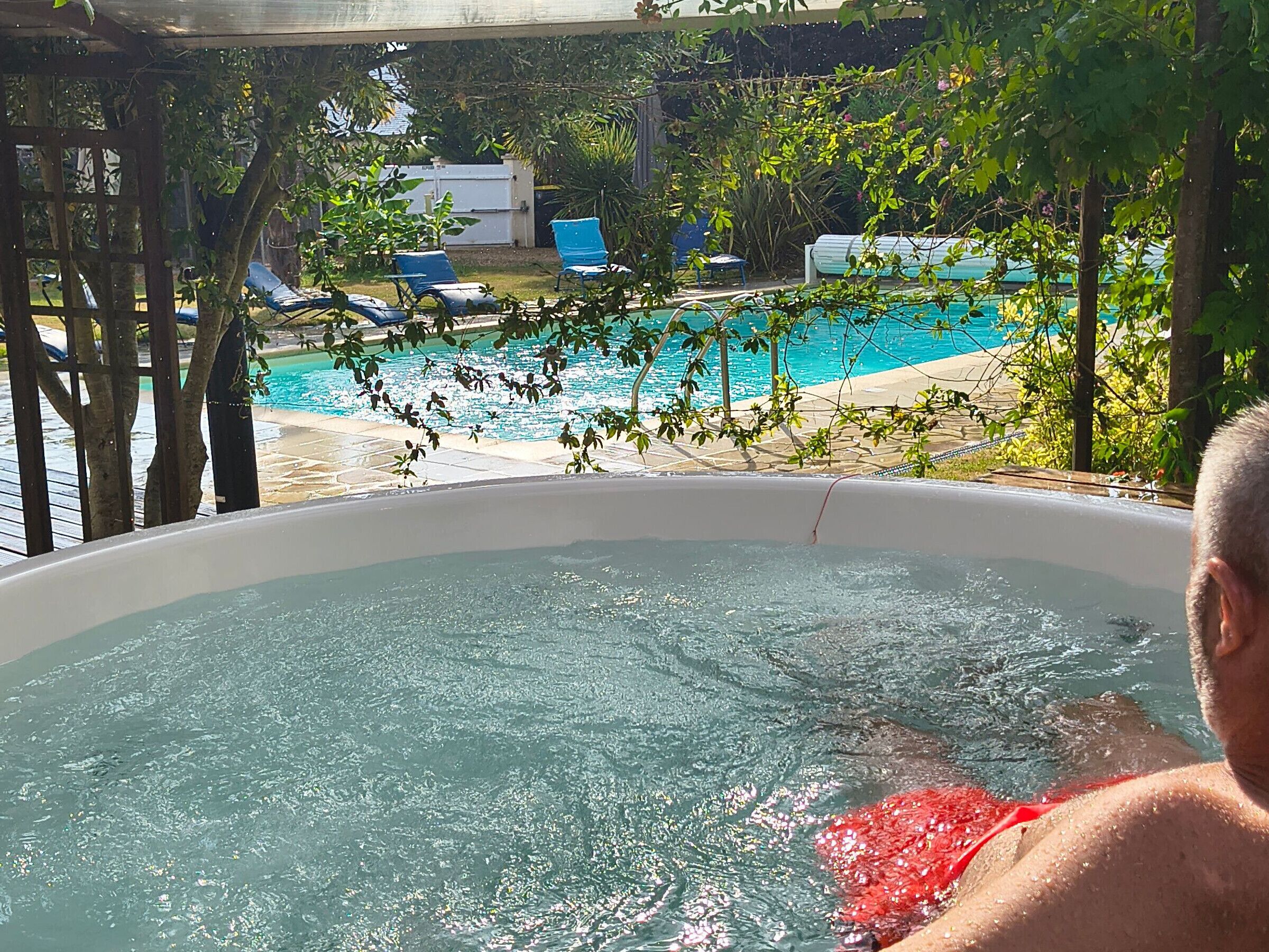 Outdoor spa tub