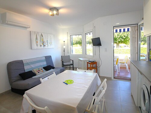 Renovated apartment 50m from Grifeu Beach