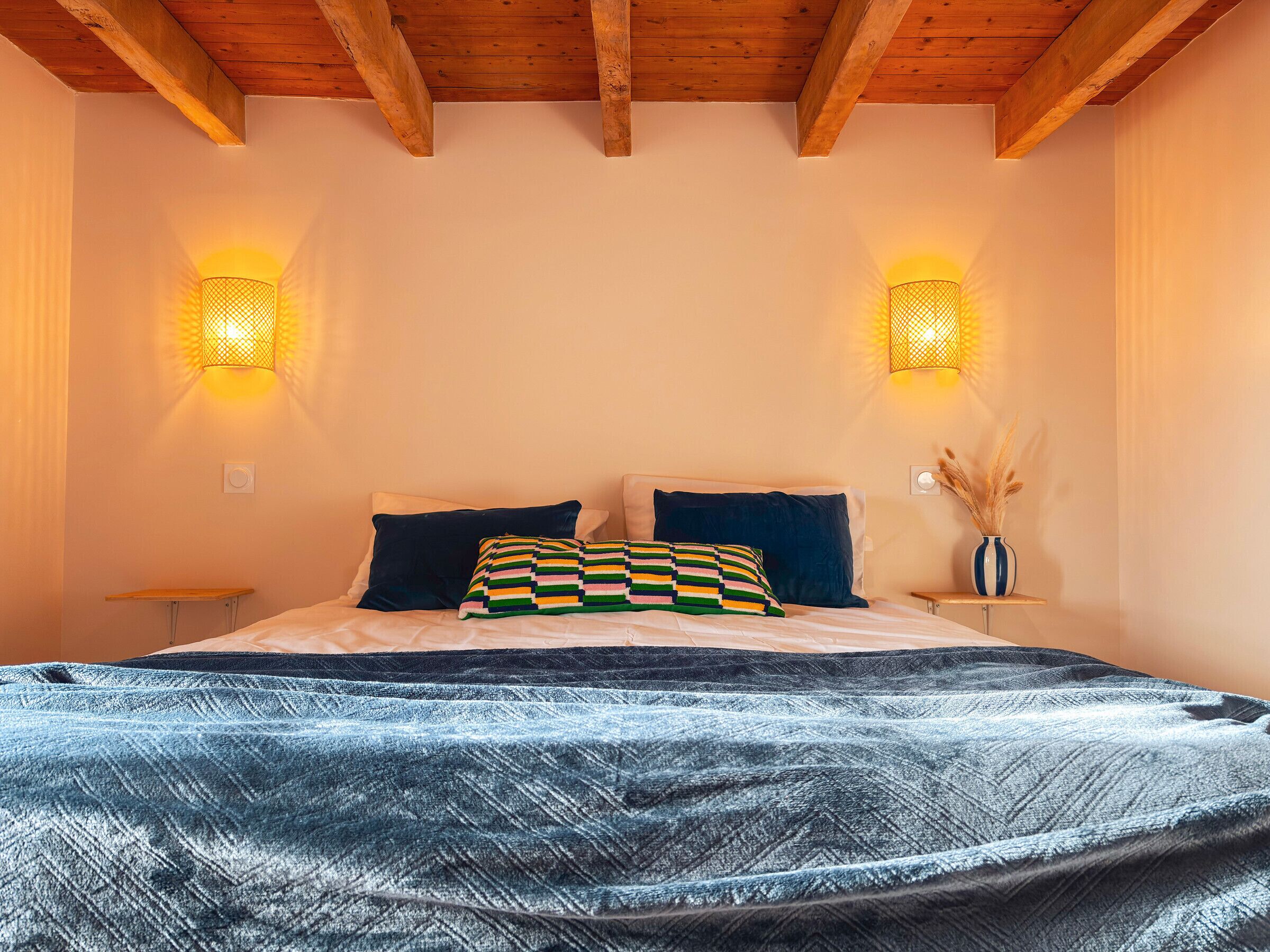 6 bedrooms, free WiFi, bed sheets