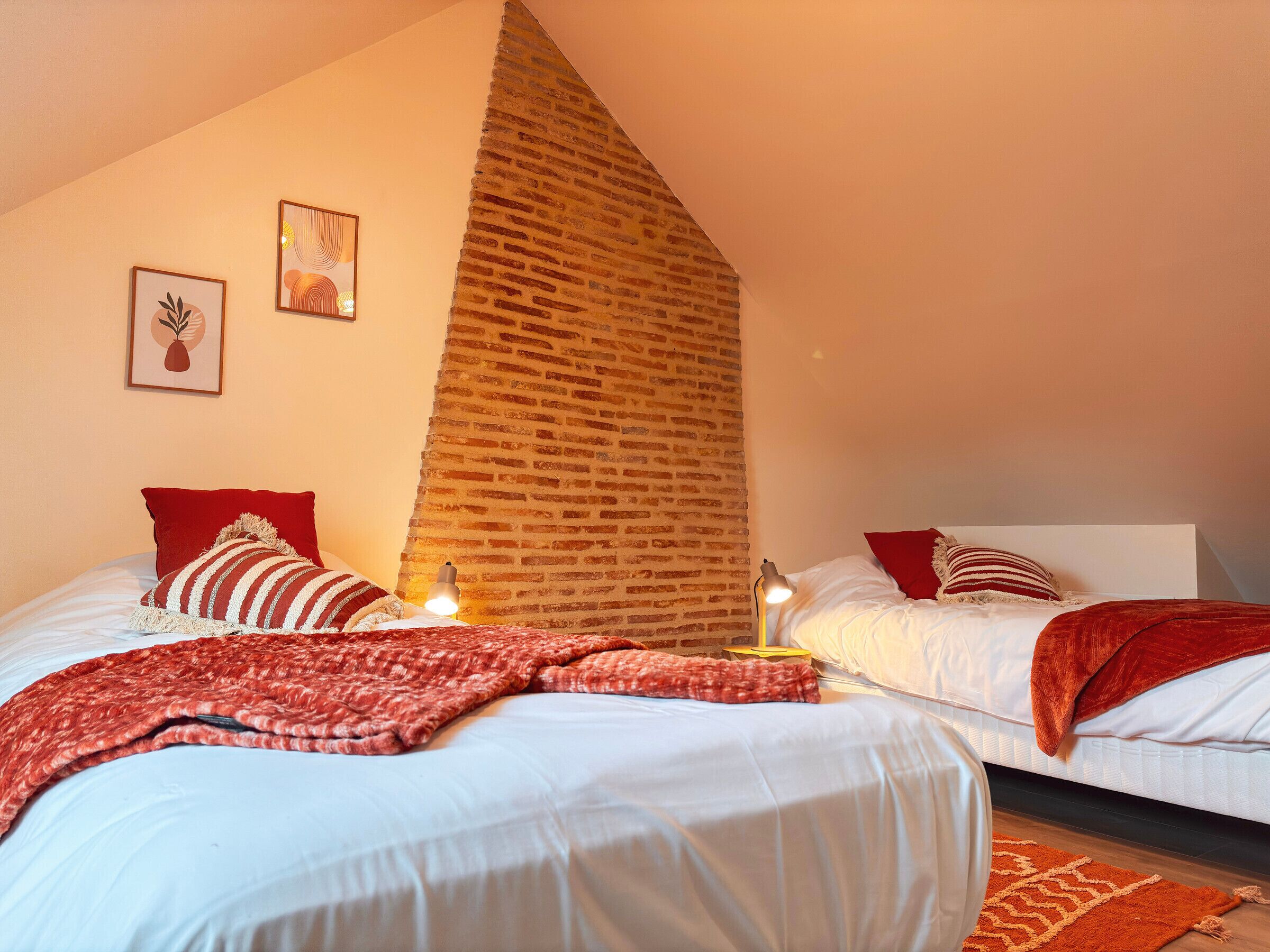 6 soverom, wi-fi (inkludert) og sengetøy