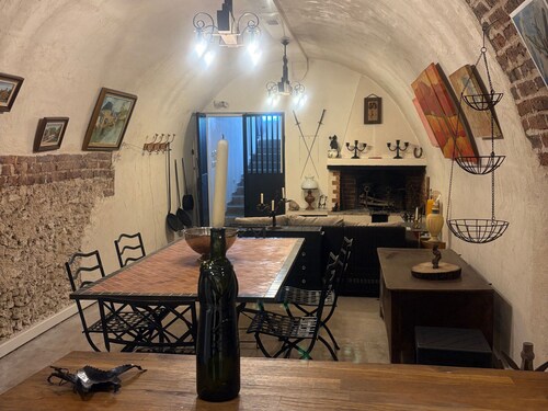 Cozy troglodyte cottage for a peaceful getaway