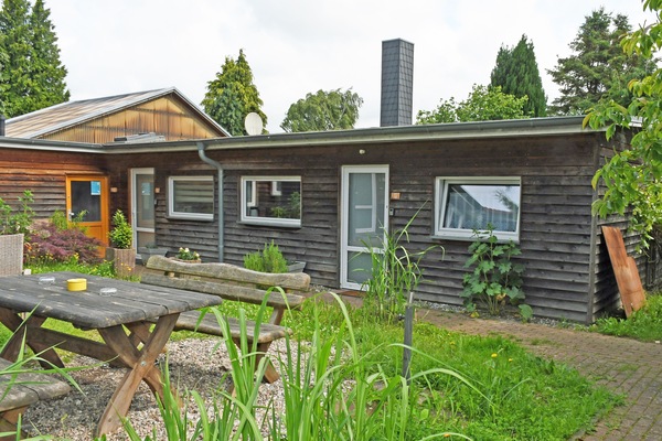 ruhig gelegene Fewo mit Terrasse nahe dem Strelasund