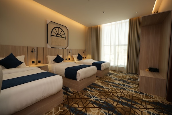 Phòng 3 Junior, quang cảnh thành phố | Két bảo mật tại phòng, màn/rèm cản sáng, bàn ủi/dụng cụ ủi quần áo