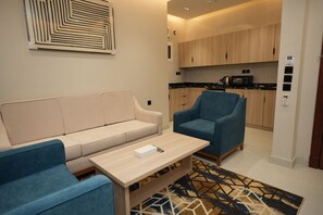 Junior Suite, City View | Living area